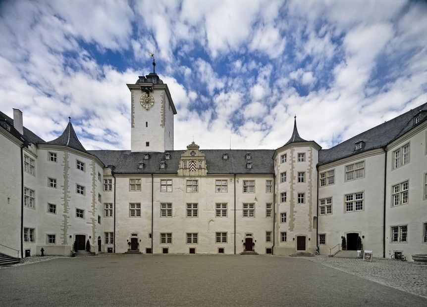 Residenzschloss Mergentheim, Innenhof mit Berwarttreppe rechts